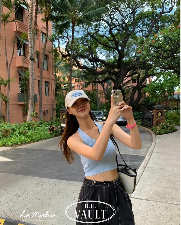 歐美削肩坑條背心